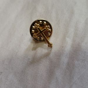 Gold vintage Cross Pin